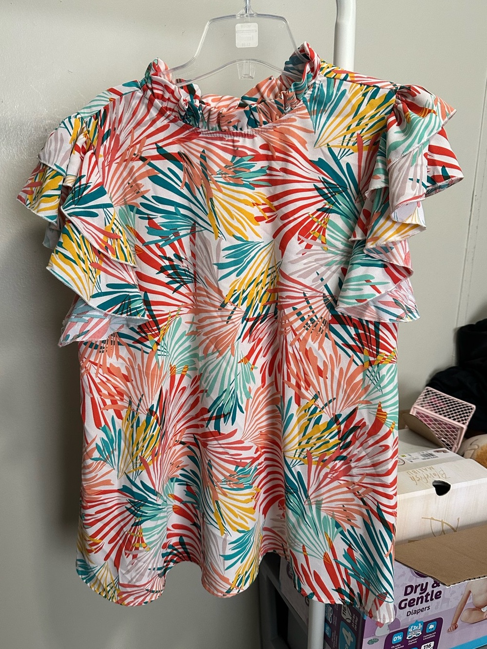 multicolor abstract ruffled shortsleeve mock neck blouse size large